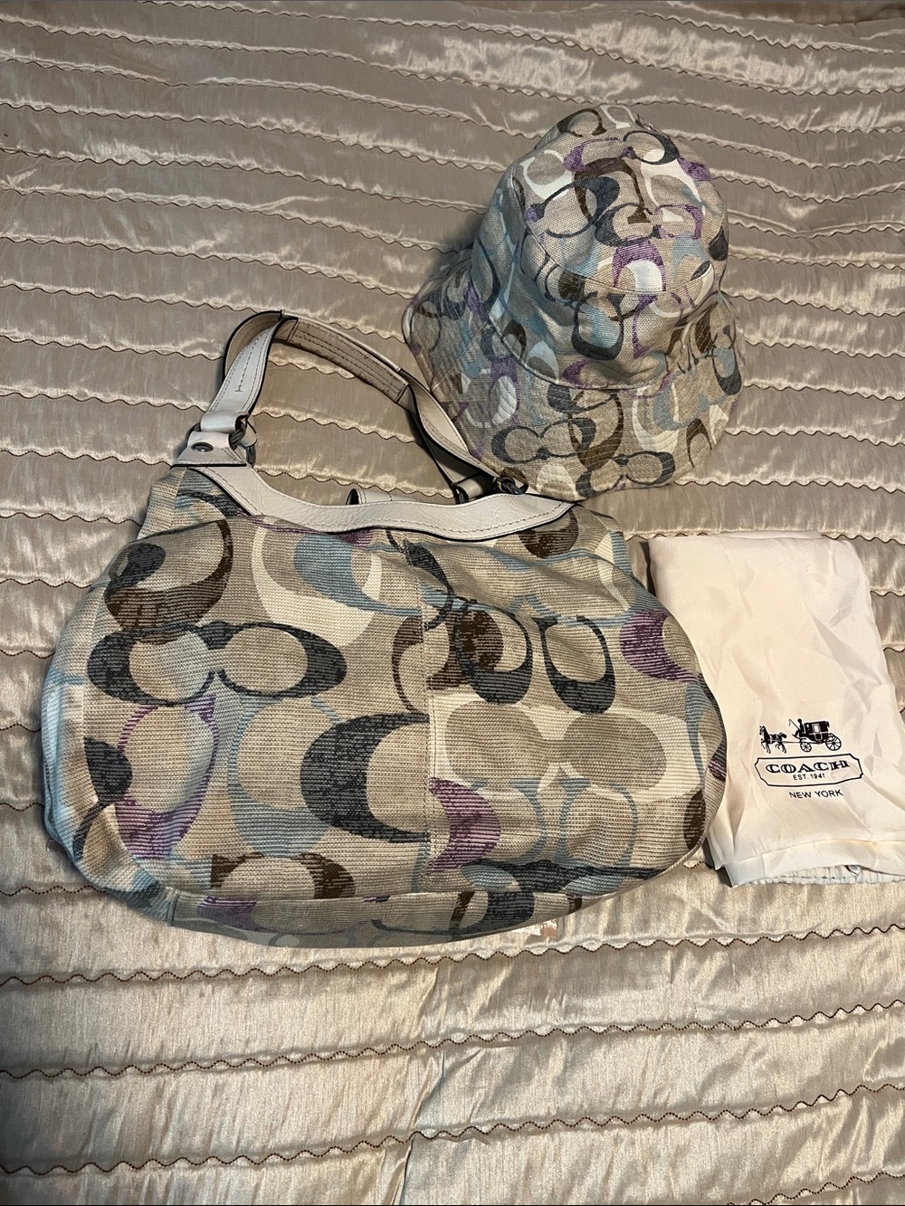 VTG COACH Lynn Soho Multicolor Optic Art Linen Hobo Bag Purse & Bucket Hat - Picture 2 of 15